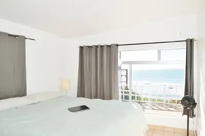 Image de Mignon maison en bord de mer avec vue imprenable!