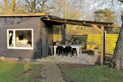 Image de Chalet en bois rustique \/ chalet dans un endroit calme au milieu de la nature en Frise orientale