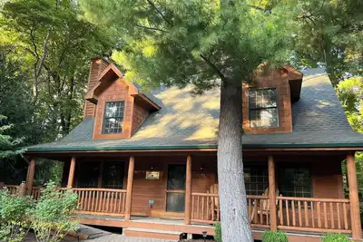 Image de Lönnhuset Lodge- Cozy chalet de luxe rustique avec piscine