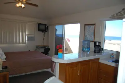 Image de Beachfront Penthouse w / Surf, Jacuzzi & Pool