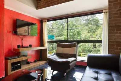 Image de The Lofts @ 11 - 1 chambre Ac, bain à remous, Wifi et bureau loft. Apt 201