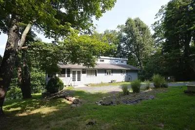 Image de Serendipity! 5 Chambre Cabin w \/ Hot Tub Niché dans la Coolfont Mountainside