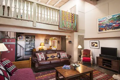 Image de Spacieux, Sunlit Casita dans le coeur de Taos historique!