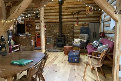 Image de Chalet confortable construit à la main au cœur du pays du vin, près des montagnes et de Mayberry