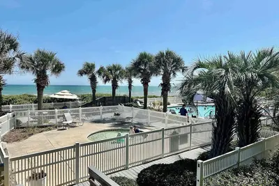 Image de Océan Ocean Club 103c \"Salty C\". Piscine Yr chauffée en bord de mer. Fournitures de plage.