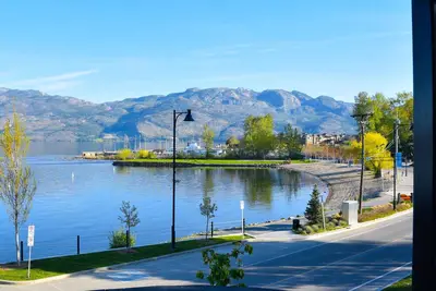 Image de West Kelowna Beach House - les rêves de vacances deviennent réalité!