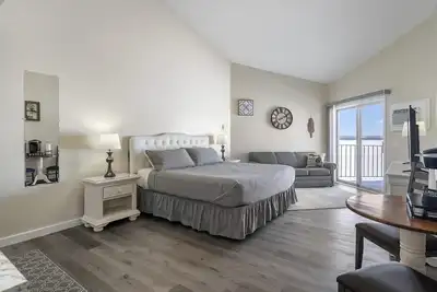 Image de Chambres spacieuses avec vue panoramique à couper le souffle sur la plage.