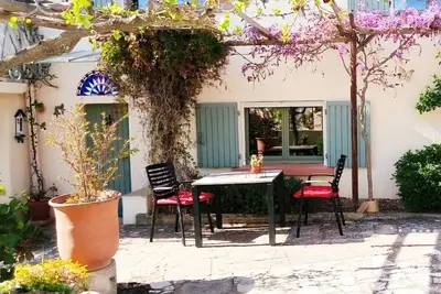 Image de Studio meublé de vacances, très calme dans la nature et de la culture antique et moderne