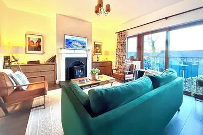 Image de Harriet's Cottage: maison en rangée décorée avec goût, à 3 min à pied du centre-ville de Dingle