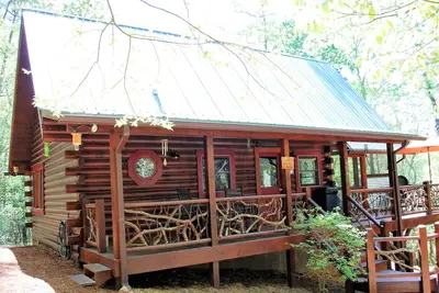 Image de Mountain Laurel Cabin, Étang privé de la taille d'une acre, École populaire, Pêche, WiFi