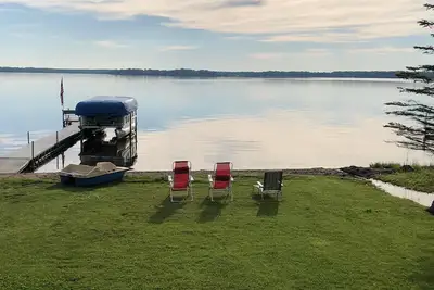 Image de Chalet au bord du lac sur le lac Sturgeon! Incroyable plage de sable pour la baignade!