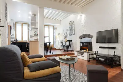 Image de Au coeur de la vieille ville, Loft au calme avec jolie terrasse ensoleillée