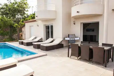 Image de Villa 3***piscine chauffée à débordement 3 suites conforts, vue panoramique