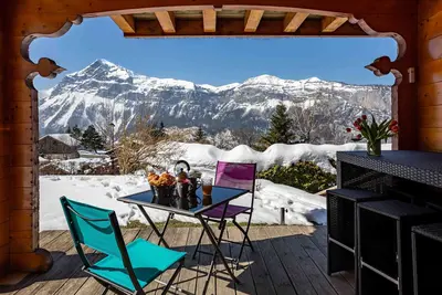 Image de Évasion ultime au Grand-Massif : Charme, confort et pistes à portée de main!