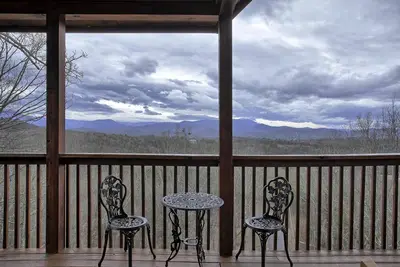 Image de 1 \/ 3mile de Dollywood \/ Incroyable vue Mts \/ wifi \/ une autre cabine # 1237057 1mile away
