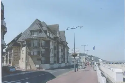 Image de Appartement  design, lumineux situé à 30 m de la mer et 100 m du centre ville