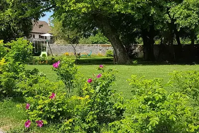 Image de Gite Spacieux Ideal Famille Dans Village Tous Commerces, Proche De  Beaune,