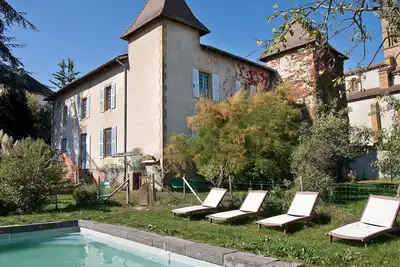 Image de Grande demeure de 1777 avec piscine intérieure et extérieure et sauna