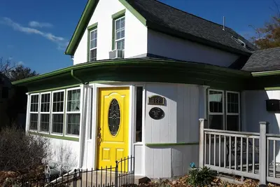 Image de Charmant Studio dans une maison historique du centre-ville de Golden
