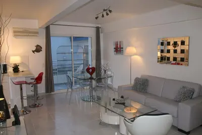 Grand luxueux studio sur la Promenade des Anglais à 20 mètres de Negresco