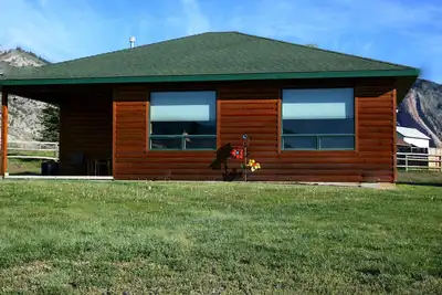 Image de Yellowstone Cabin - La Elk View Cabine à Yellowstone (vue sur la rivière)