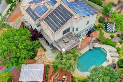 Image de Villa de luxe, piscine, sauna, spa, basket-ball, minigolf, jeu d'échecs géant