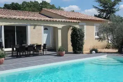 Image de Air-conditioned Provencal house, swimming pool and pétanque court 100 m away