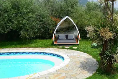 Image de Charmant appartement dans villa Côte d’Azur, jardin et piscine privés.