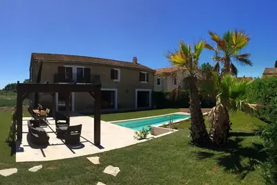 Image de Exceptionnelle maison indépendante, piscine, dans un domaine viticole historique