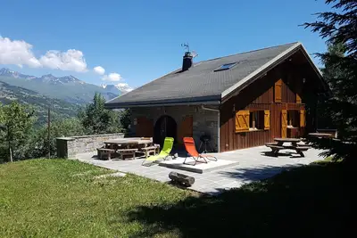 Grand chalet 4* avec terrasse et vue imprenable à 5 minutes du domaine Paradiski