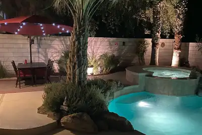 Image de Las Vegas Home avec piscine et spa chauffé!