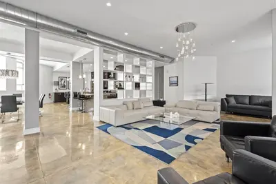 Image de Luxe 3800 sqft Loft Centre-ville avec 2000 sqft Patio!