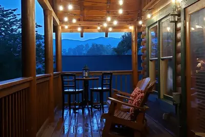Image de Hottub w \/ Mtn Views, Luxe 5 ÉTOILES, 1 Mile à Prkwy, Gated, Piscine, Jacuzzi, Arcade