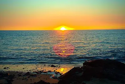 Image de 1 Bdrm Condo au coeur de Kona, câble Hdtv, piscine, parking gratuit, Wi-Fi gratuit ☺
