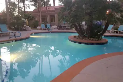 Image de Quiet 2Bed / 2Bath Las Vegas Condo situé à 4 miles de la bande de ~ Entièrement meublé