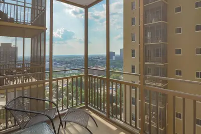 Image de Studio de condo du centre-ville avec une vue imprenable
