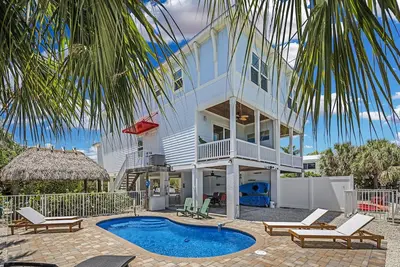 Image de 4 Bds \/ 3 bains-piscine chauffée- ponton privé- Paradise Found!