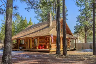 Image de Animaux de compagnie, cabane en rondins de luxe avec bain à remous près de Sunriver!