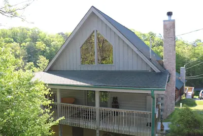 Tombez dans la beauté des montagnes. Restez au Rocky Top! Moy. tarif par nuit 119 $