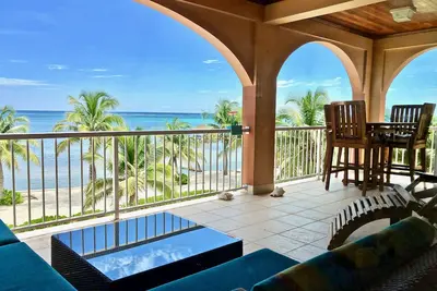 Gem sur la mer au 3ème étage Oceanfront propre; relaxant, super prix pour l'emplacement