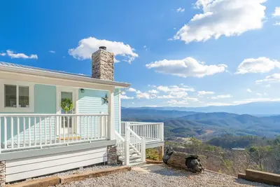 Escapade romantique avec une vue panoramique imprenable sur les montagnes fumeuses