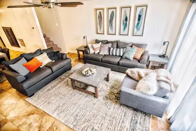 Image de * 5 étoiles 🌵 Moab Adventure condo Piscine \/ Jacuzzi, Bbq, Garage