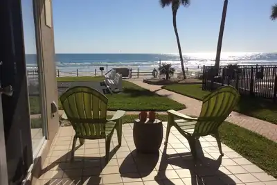 Image de Pristine Direct OceanFront * Walkout au 1er étage * 2\/2 * W \/ D * No-Drive Beach, SeaCoast