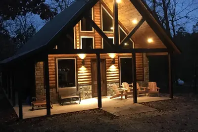 Image de Cabine Rowdy Beaver-Luxury Cabin \/ bain à remous \/ billard \/ WiFi