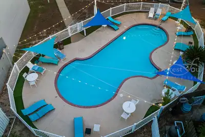 Image de HouseRed Beach house - Piscine, Casinos, Complexe Gated Nouvellement RÉNOVÉ
