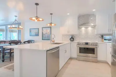 Image de Spectaculaire 1 Chambre, Oceanfront Villa! New Renovation Marque! !