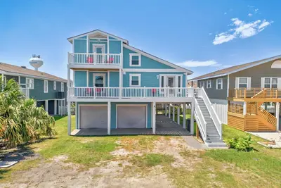Image de Nouvelle Maison Canal 2017 RÉNOVÉE Seulement 2 Blocs À Distance À Pied De La Plage!