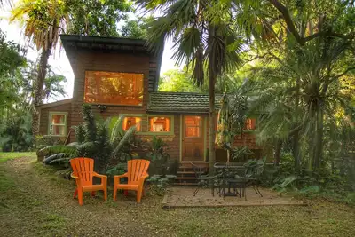Image de Adorable maison en pain d'épice des années 1930. . . permise!