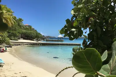 Beachtime! Top Floor End Unit Studio surplombant Marina!