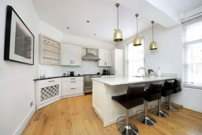 Image de 1100 sq ft Demeure de Prestige de Prestige Ă Earls Court